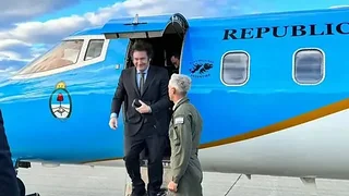 Gira internacional: Javier Milei llegó a Perú para la asunción de Keiko Fujimori y busca consolidar su agenda regional